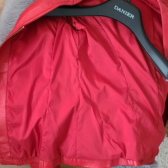 Danier Women's Poppy Red Genuine Leather Jacket ( Sz M/P) - Picture 7 of 7